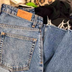 Mom Jeans från H&M 💙 lite små i storleken! Frakt tillkommer 💌