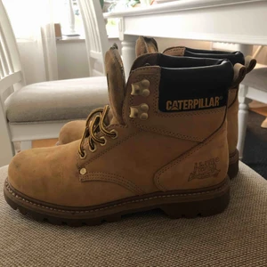  - Caterpillar i fint skick!! Köpare står för frakt.