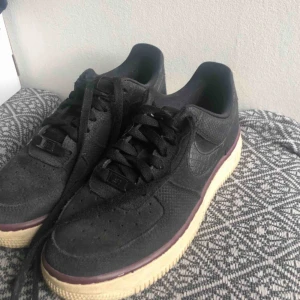  - Nike air force i fint skick. Kan mötas i Stockholm eller så står köparen för frakt 