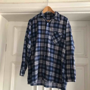  - Vintage flanellskjorta - 70/80-tal. Kan hämtas i Uppsala eller skickas mot fraktkostnad 