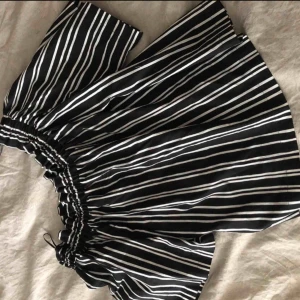  - Oanvänd utan lapp i stl 40 men som 38