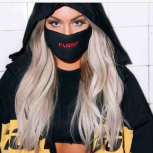  - Oversized jacka ifrån FANNY LYCKMAN x MISSGUIDED i stl 32, fast passar även dig som brukar ha en stl 36 :) Köparen står för frakten! 