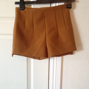 Jättefina shorts från HM. Säljes pga för små.  - Jättefina shorts från HM. Säljes pga för små. 