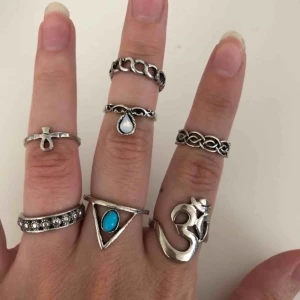  - 20kr/st + frakt. Paketpris kan ordnas vid köp av alla  (OBS, de två på pekfingret är sålda) 