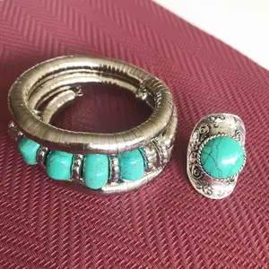 Oanvänd armband och ring set