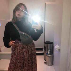  - En kanon fin klänning från en butik i Danmark! Skicka meddelande för bild på hela klänningen utan tröja💓