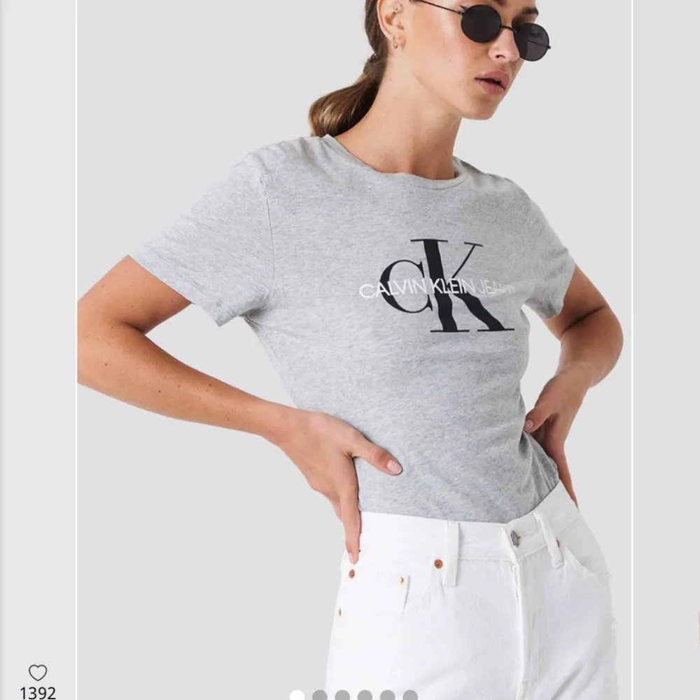 Calvin Klein jeans -T-shirt. Storlek M men passar även S. . T-shirts.