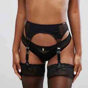  - Jättefin strumpebandshållare från Bluebella, oanvänd. Äger redan en själv. Fri frakt!