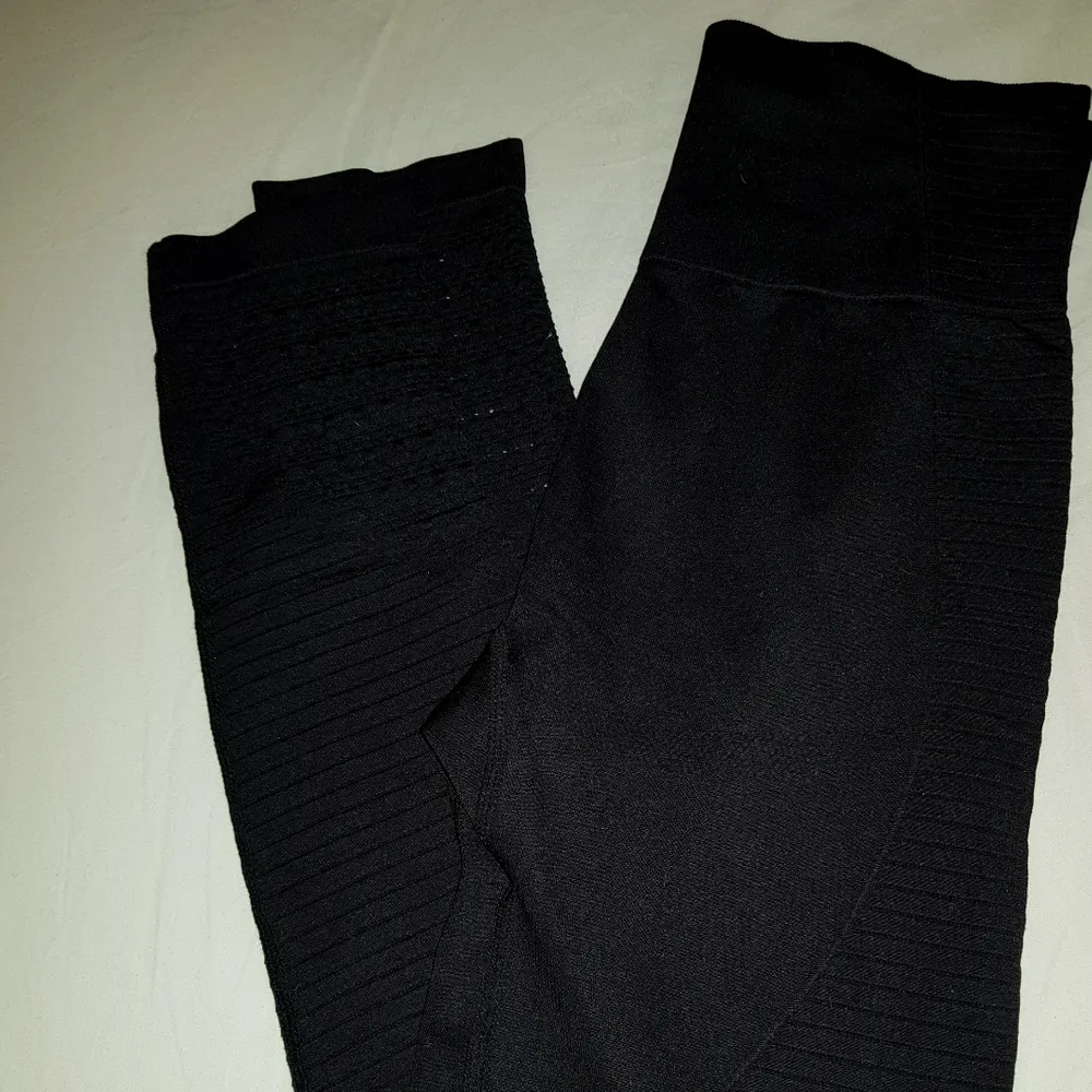 Semless nästan identiska frakten står köparen för. Stl s helt nya . Jeans & Byxor.