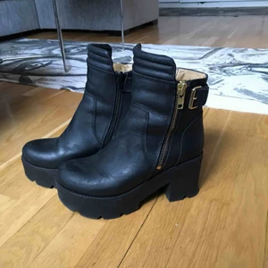  - Äkta Johnny Bulls Sprinter, storlek 37. Bara använda ett fåtal gånger! Nypris ca 1200 kr  Priset är bara ett förslag, kan absolut diskuteras vid intresse 😁