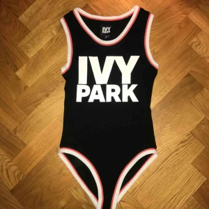  - Body från Beyonce’s sportmärke Ivy Park! Har tyvärr aldrig kommit till användning så behöver nytt hem. Köpare står för eventuell frakt💋