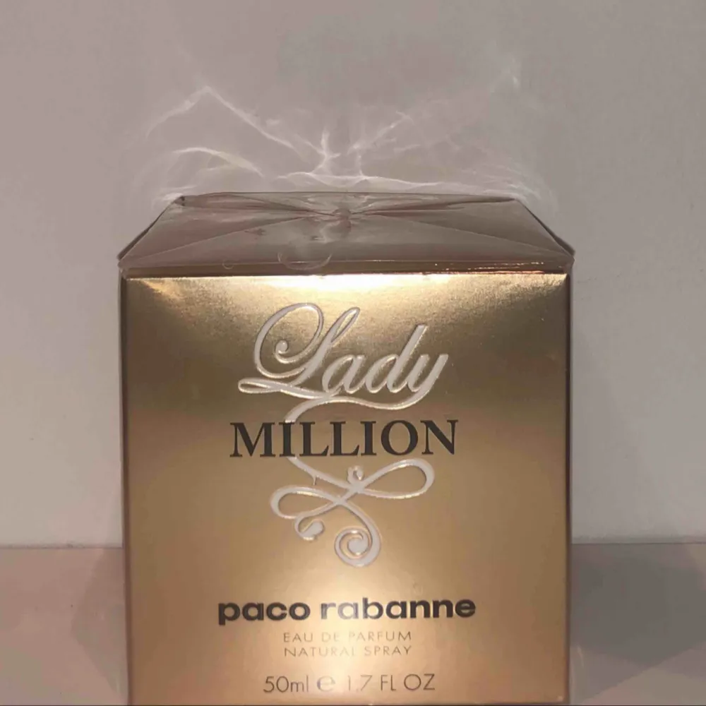 Lady million parfym 50ml som är ouppackad. Accessoarer.