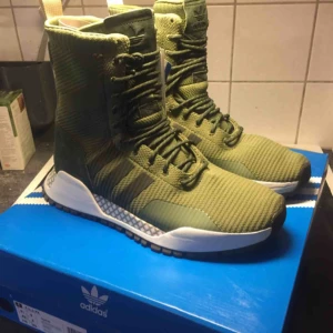  - Nya adidas F/1.3 vinterboots m tags och kartong Självklart äkta  Pris 1200kr ej prutbart  Nypris 1999kr kan skickas köpare bet frakt på 63kr spårbart 
