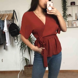  - från asos. rostig/koppar färg. frakt ingår!