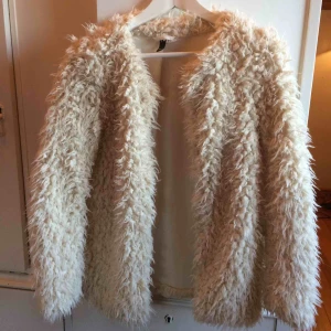  - Faux päls! Köparen står för frakt:)