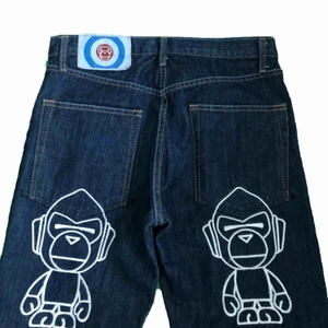  - Vintage bape byxor i gott skick dom är 32 i midjan men väldigt stora så skulle tippa på att den sitter som large-xlarge