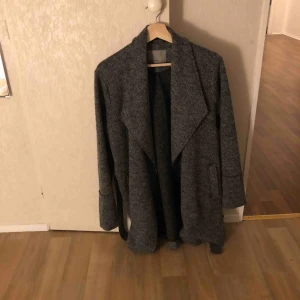  - Grå kappa från vero Moda! Endast använd 2ggr