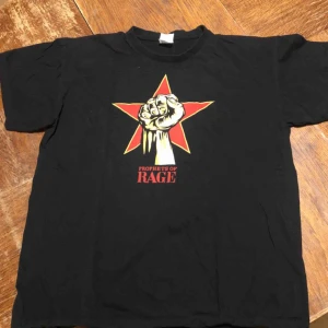  - Bandtröja Prophets Of Hate 2017 Live Tour. Bra skick. Kan hämtas i Uppsala eller skickas mot fraktkostnad. Något liten i storlek. 