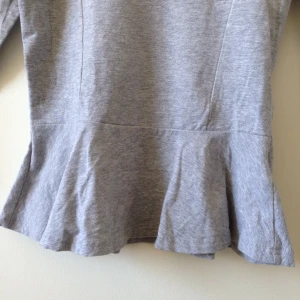 Söt grå topp, använd endast ett fåtal gånger  - Söt grå topp, använd endast ett fåtal gånger 