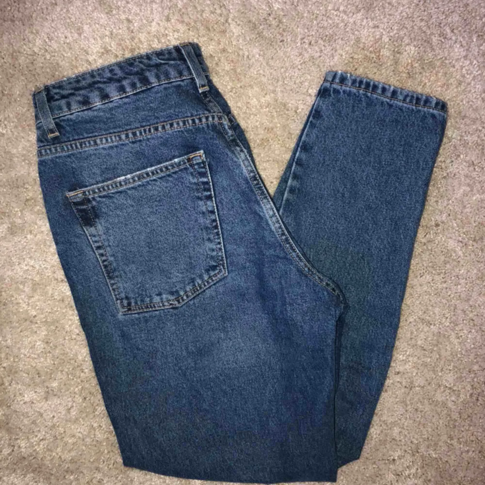 Supersnygga momjeans. Sitter olika beroende på storlek och preferens 💓. Jeans & Byxor.