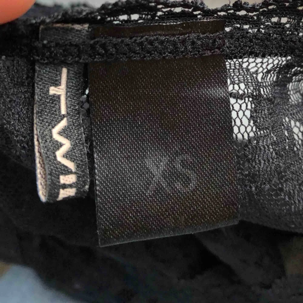 Så himla snyggt linne i lace från Twilfit! Säljes pga använder aldrig. Storleken är XS men passar mig som har S.  Kan mötas upp i Gävle, annars står köparen för frakt på 30kr! :) . Toppar.