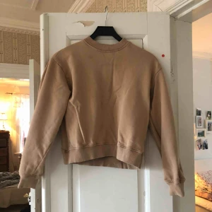  - Tröja från NAKD, köpare står för frakt 