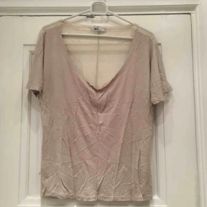  - Topp med transparent rygg i storlek M från Gina!  ⚠️OBS! HÄMTAS i Hornstull alternativt skickas mot att köparen betalar fraktavgift. Möts endast upp om köparen köper för 100kr eller mer!⚠️