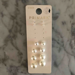  - Pärlörhängen i olika storlekar.