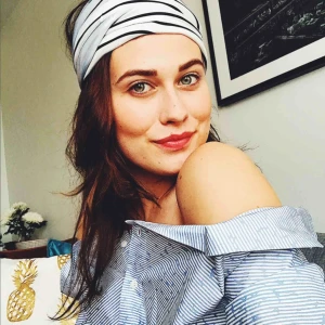  - Sommarens blus. Härlig offshoulder, i bomull. Kostade 1299kr i butik. Använd vid ett tillfälle. 