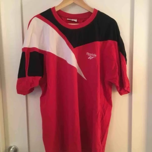  - Vintage Reebok T-shirt storlek xl. Frakt tillkommer