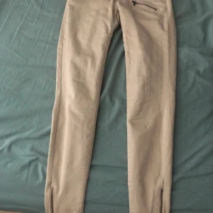 Jeans  - Beige rosa byxor