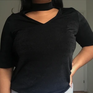 Festblus GinaTricot M - I bra skick! Passar M/L. 