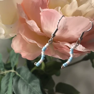 Örhängen - Säljer dom här fina örhängena🥰