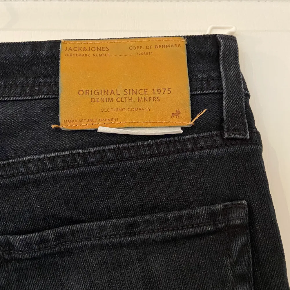 Svarta jeans från Jack & Jones skinny fit. Katt finns i hemmet och frakt ingår i priset. Jeans & Byxor.