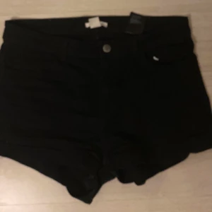 Svarta jeansshorts  - Bra skick. Nästan aldrig använda 