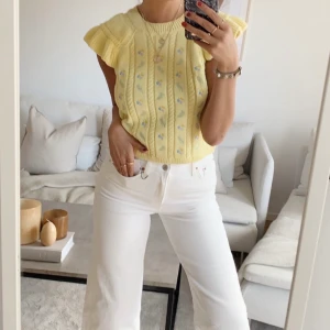 Zara stickad topp - Säljer denna stickade topp från Zara. Slutsåld. Aldrig använd, endast provad i somras! 250kr eller bud!