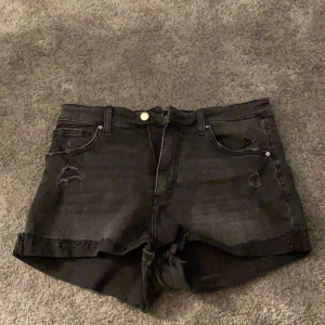 Snygga shorts - Använt dessa coola shorts två gånger, säljer dem nu för att de inte passar! Köparen står för frakten