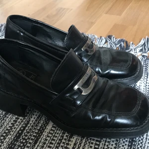 Skinnskor - Loafers i äkta skinn. Köpa på humana, men aldrig använda sedan dess.