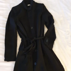 Svart kappa fråm Wera Stockholm  - Fint skick! Som Small