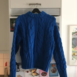 Stickad tröja från H&M S - Knappt använd stickad tröja från hm                              Storlek: small                                                                    Frakt ingår ej i priset