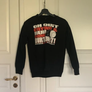 Baseball tröja  - Tröjan är köpt på beyond retro och har ett baseball high school tryck. 