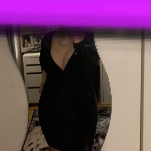 Festklänning - Köpt från H&M aldrig använts 