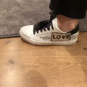 Skor från Italien  - Köpta i poerto servo i italien för ca 2 år sen. Köpte för 1500kr knappt använda 