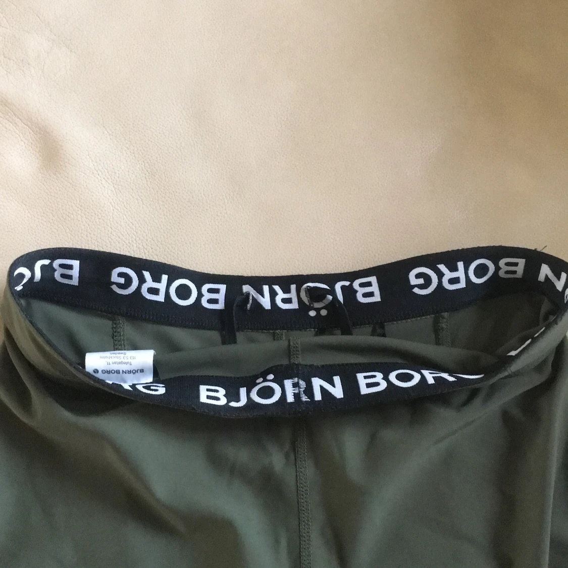 Mörkgröna träningsbyxor från Björn Borg - 91