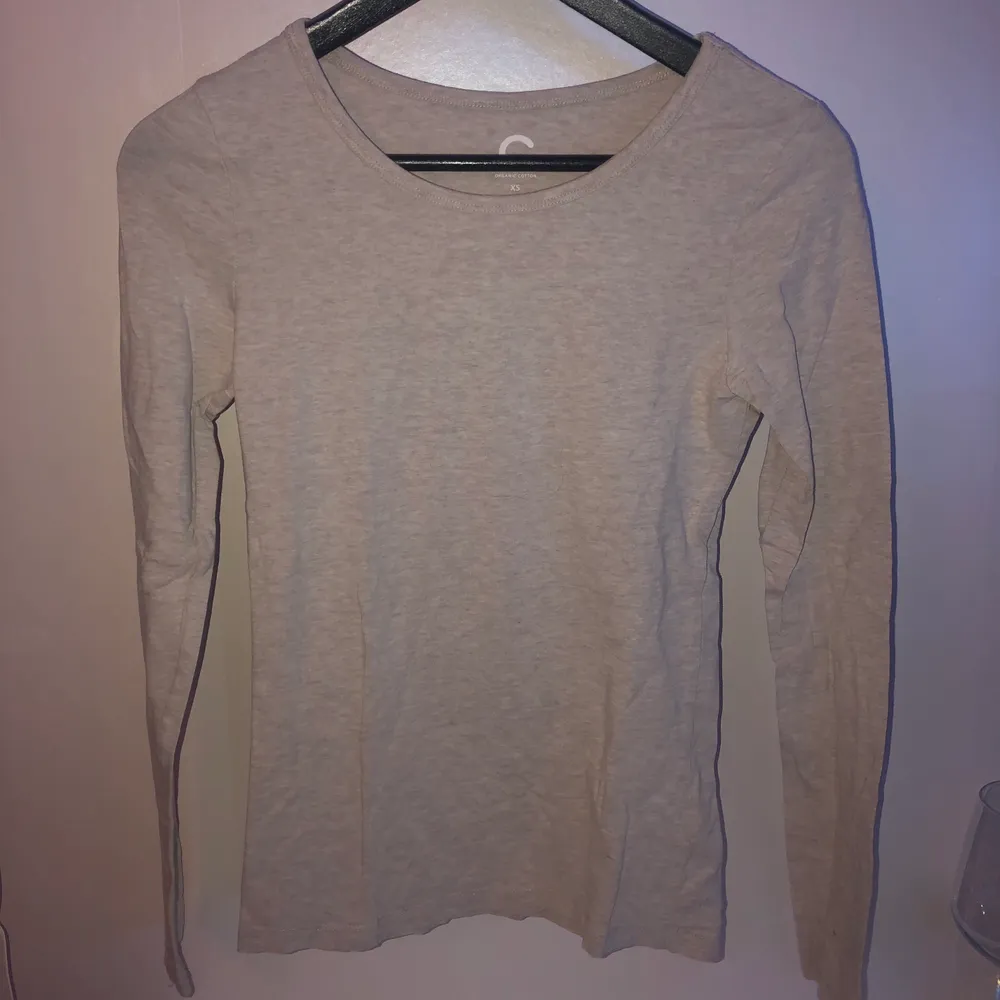 Beige basic topp från Cubus, storlek XS, ser ut som ny!. Tröjor & Koftor.