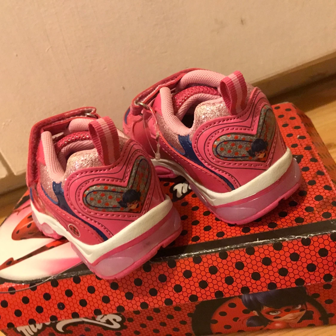 Ladybug barn skor i stl 26 helt nya  - 90