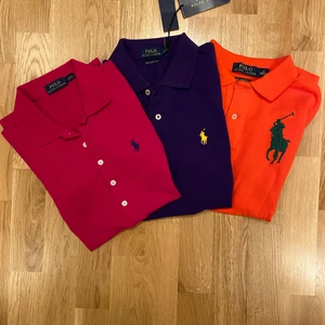 Ralph Lauren pikétröjor - 3 för 210kr, annars 100kr var. Den rosa och den oranga är använda ca 5 gånger var och den lila är aldrig använd. Skinny fit.