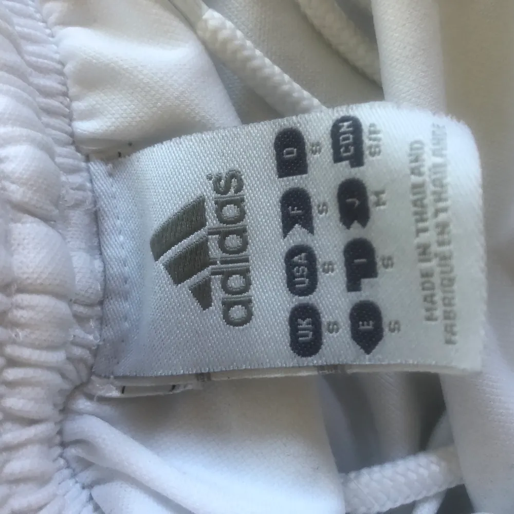 Säljer denna pga att jag inte använder längre. Det står inte exakt strl men dom passar mig och jag är ca xs/s. Nr 62. Shorts.