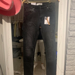 Aldrig använda jeans - Helt nya aldrig använda tighta svarta jeans 188 ink frakt