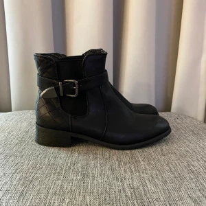 Boots - Svarta boots. Använda en gång 🖤🖤🖤